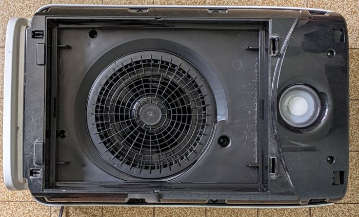 Purificateur ouvert montrant le ventilateur central