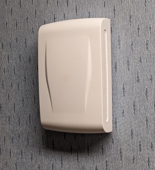 Le carillon Urmet Captiv 44172 installé sur un mur