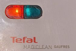 Zoom sur les voyants du gaufrier, les voyants rouge et vert sont allumés