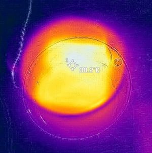 Image thermique du bac montrant un chauffage rectangulaire homogène