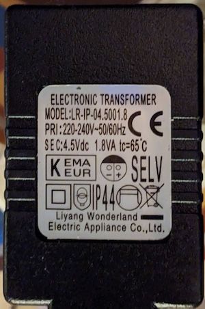 ELECTRONIC TRANSFORMER MODEL:LR-IP-04.5001.8 PRI: 220-240V~50/60Hz SEC: 4.5Vdc 1.8VA tc=65°C IP44