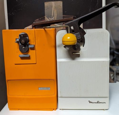 Ouvre-boîtes Calor et Moulinex côte à côte