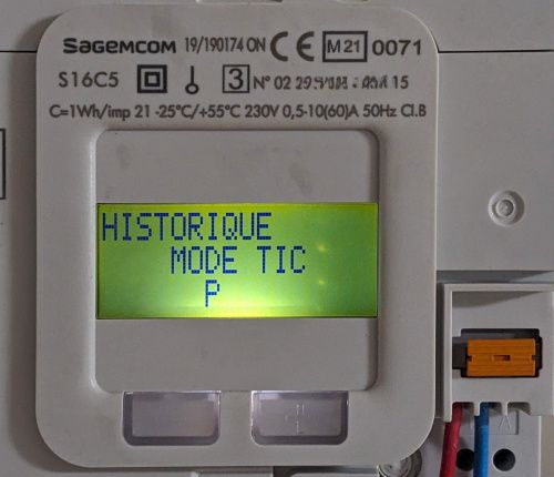 Compteur Linky Sagemcom affichant HISTORIQUE et MODE TIC