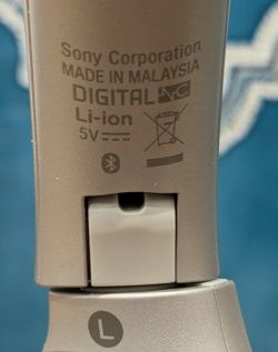 Inscriptions techniques à l’intérieur du casque : Li-ion 5V