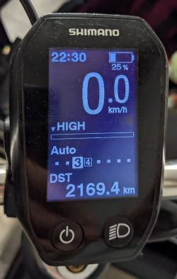 L’afficheur du vélo montrant 25% de batterie restante