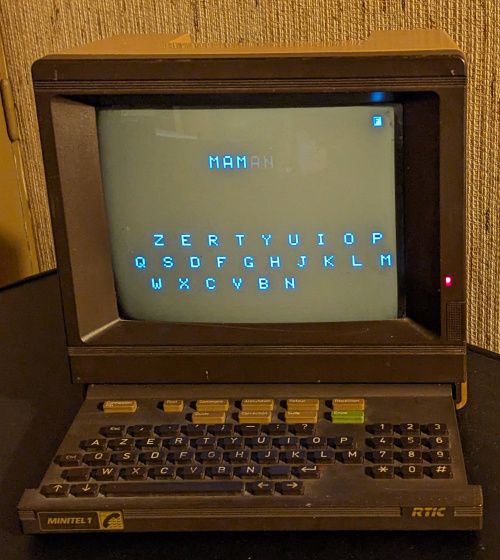 Luminosité minimale, les lettres grises disparaissent