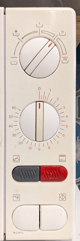 Boutons de commandes du four à micro-ondes