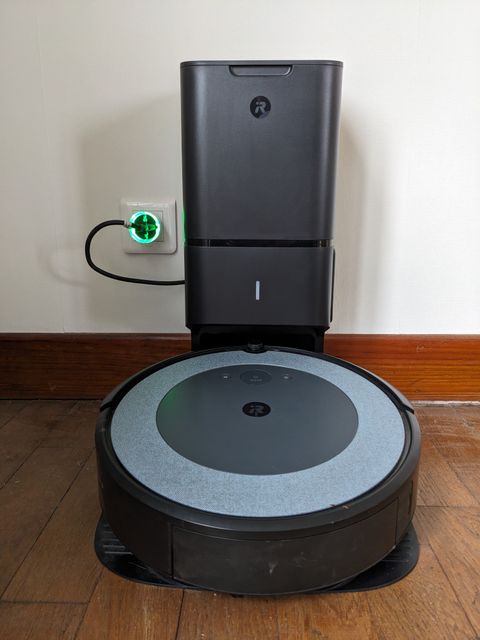Image représentant un aspirateur robot Roomba i3 plus