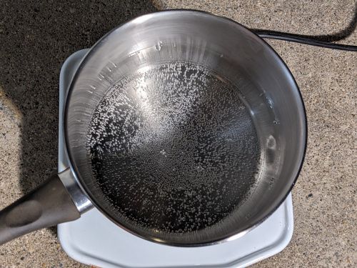 Les premières bulles se forment au fond de la casserole
