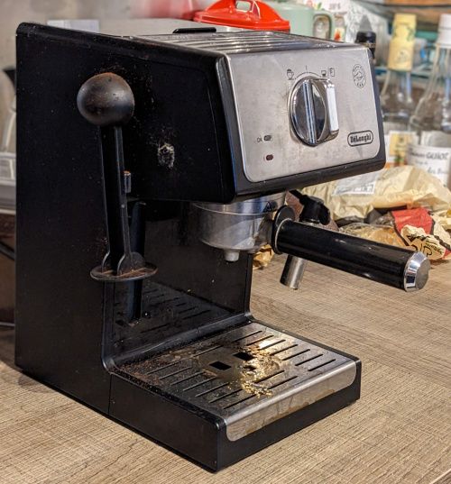 Machine à expresso De’Longhi ECP33.21.BK éteinte