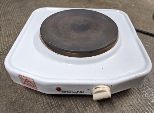 La plaque de cuisson électrique PROLINE, avec sa surface chauffante en fonte