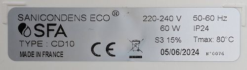 Etiquette indiquant « Sanicondens ECO SFA TYPE : CD10 220-240 V 50-60 Hz 60 W IP24