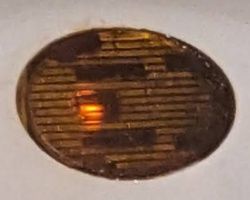 Témoin lumineux orange indiquant que l’appareil chauffe