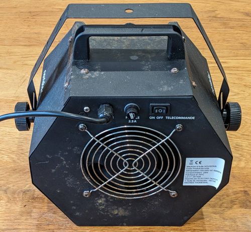 Vue arrière avec grille du ventilateur, fusible et interrupteur à trois positions