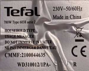 Étiquette du gaufrier Tefal indiquant 230V-50/60Hz 780W Type 6038 serie 2