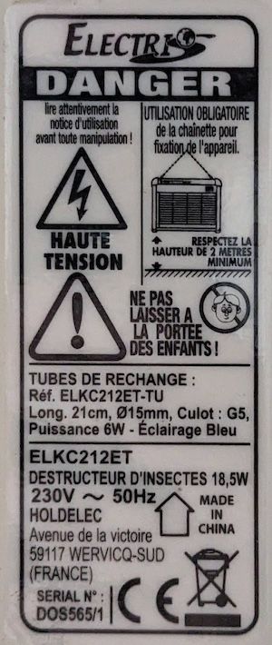 Photo de l’étiquette montrant les catactéristiques techniques du destructeur d’insectes